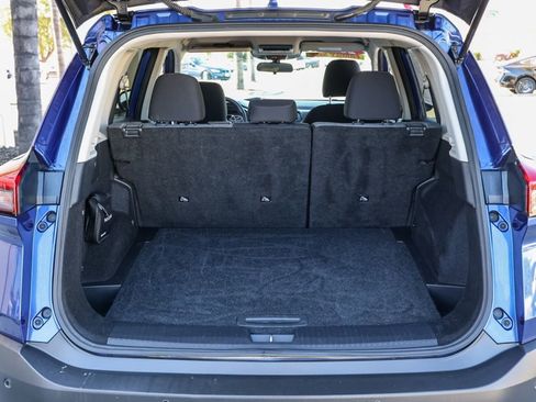 Used 2023 Nissan Rogue SV image 16