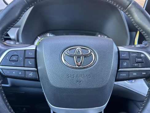 Used 2022 Toyota Highlander LE AWD/4WD image 24