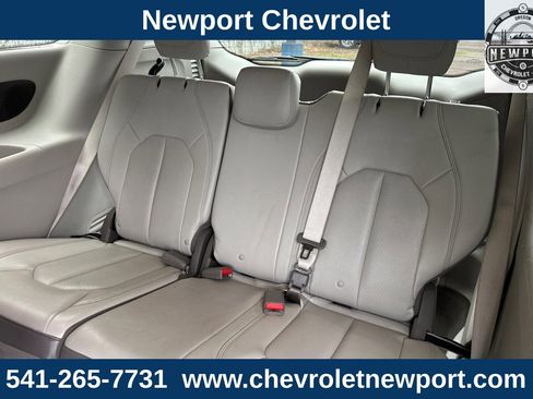 Used 2018 Chrysler Pacifica Touring-L Plus image 17