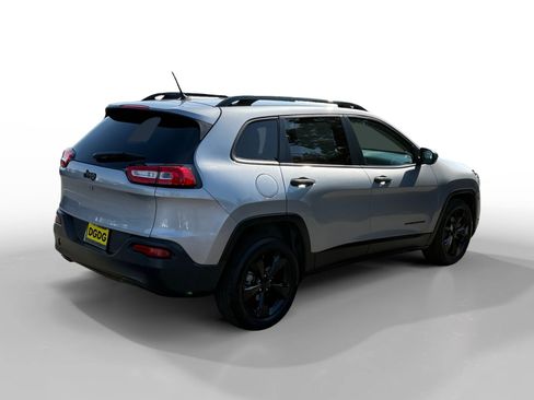 Used 2016 Jeep Cherokee Sport FWD image 5
