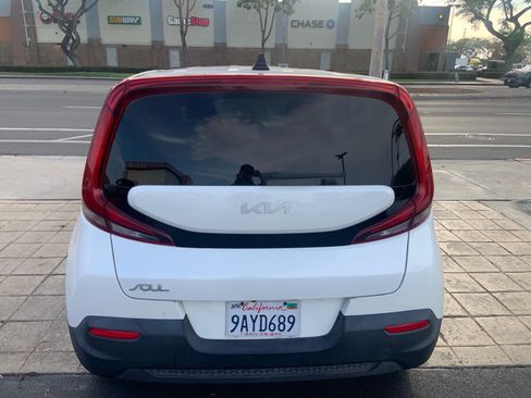 Used 2022 Kia Soul LX FWD image 4