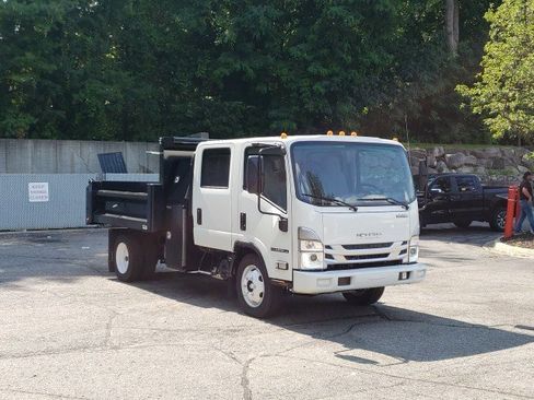 New 2024 Isuzu NPR HD image 3