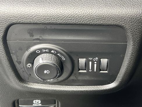 Used 2022 Jeep Grand Cherokee Limited AWD/4WD image 10