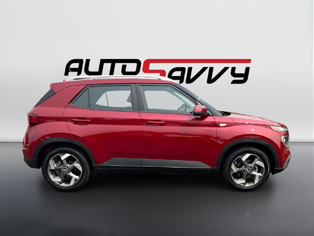 Used 2025 Hyundai Venue Limited FWD image 8
