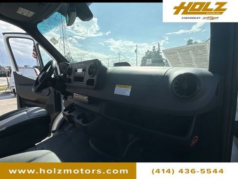 Used 2025 Mercedes-Benz Sprinter 2500 image 23