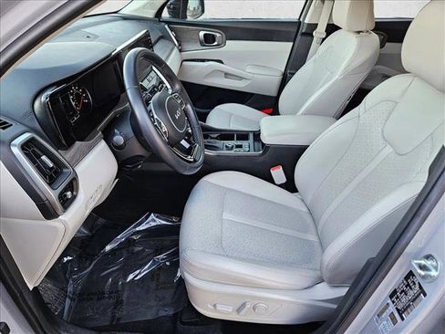 Used 2023 Kia Sorento EX w/ Panoramic Sunroof Package image 18
