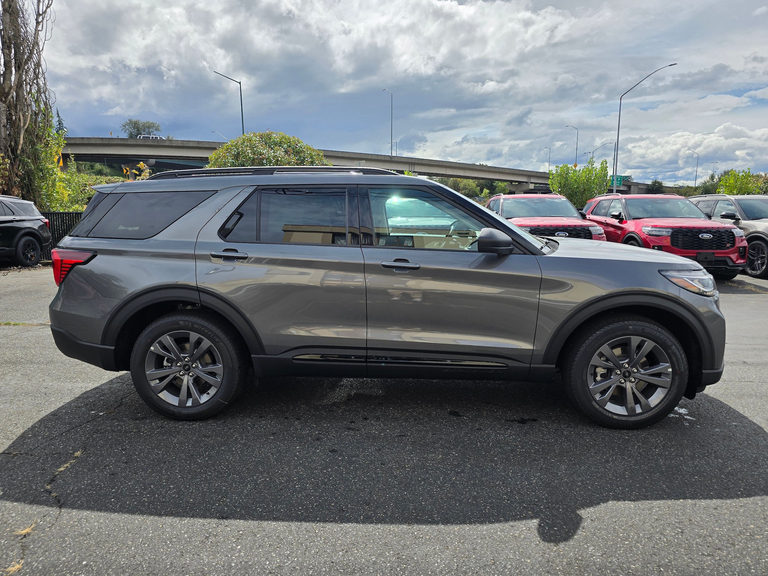 New 2026 Ford Explorer Active w/ Active Comfort Package AWD/4WD image 4