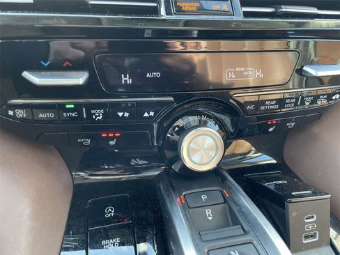 Used 2024 Acura MDX SH-AWD w/ Technology Package image 20