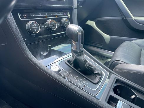 Used 2015 Volkswagen Golf R R image 19