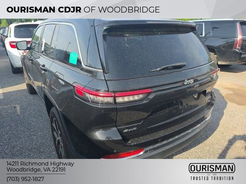 Used 2023 Jeep Grand Cherokee Limited AWD/4WD image 2