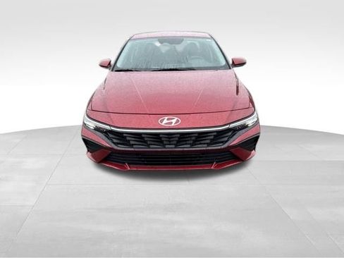 Used 2024 Hyundai Elantra SEL FWD image 2