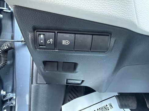 Used 2025 Toyota Corolla Cross L AWD/4WD image 18