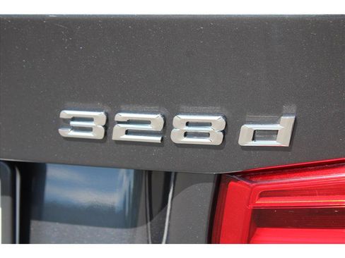Used 2018 BMW 328d xDrive Sedan w/ Convenience Package AWD/4WD image 34