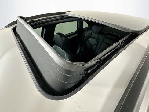 Certified 2021 Porsche Macan S image 22