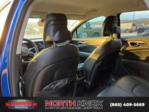 Used 2023 Kia Sportage EX image 8
