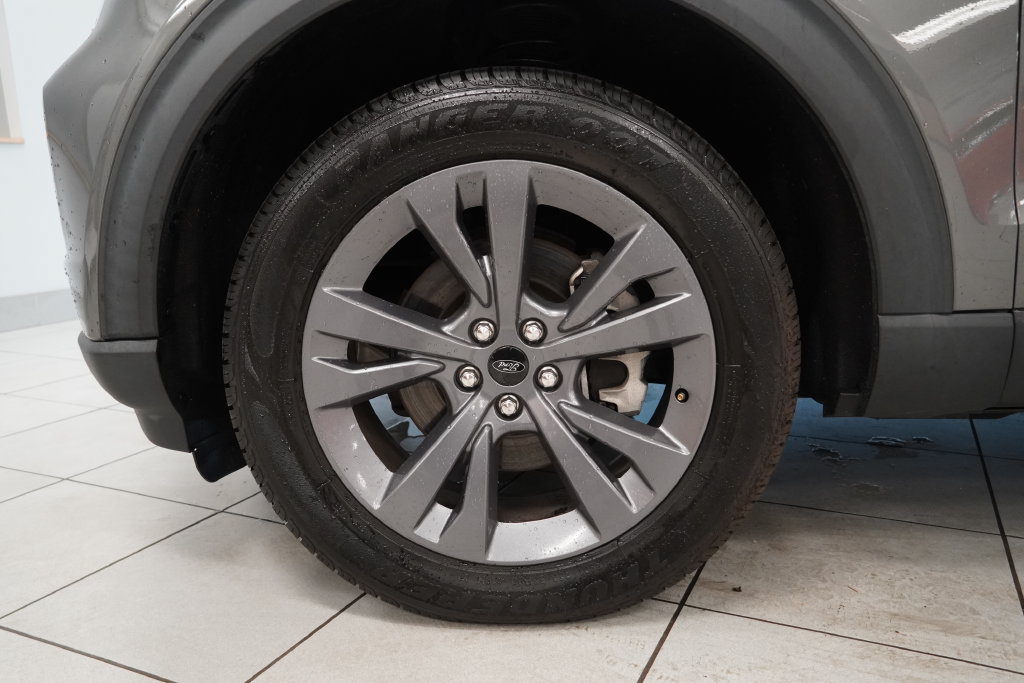 Used 2022 Ford Explorer XLT w/ Equipment Group 202A AWD/4WD image 16