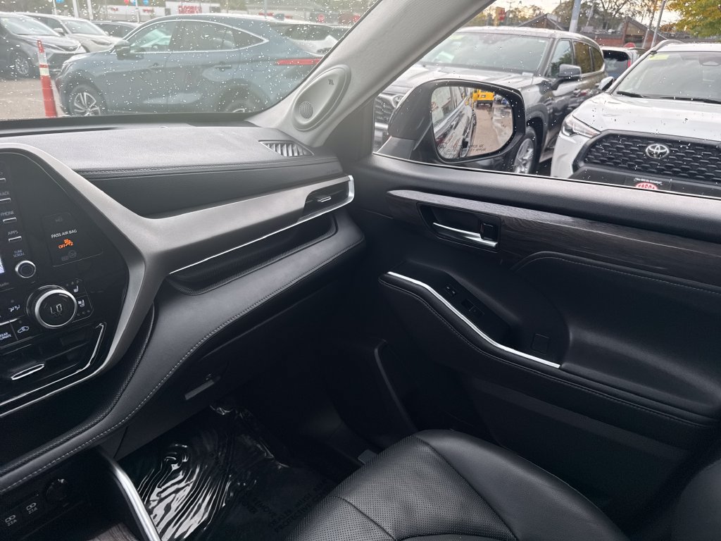 Used 2020 Toyota Highlander Limited AWD/4WD image 29