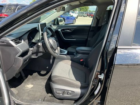 Used 2025 Toyota RAV4 XLE AWD/4WD image 7
