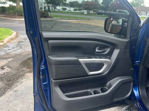 Used 2019 Nissan Titan SV w/ SV Convenience Package AWD/4WD image 10