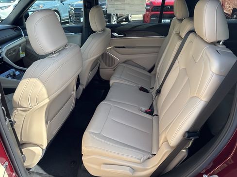 New 2026 Jeep Grand Cherokee L Limited w/ Luxury Tech Group II AWD/4WD image 13