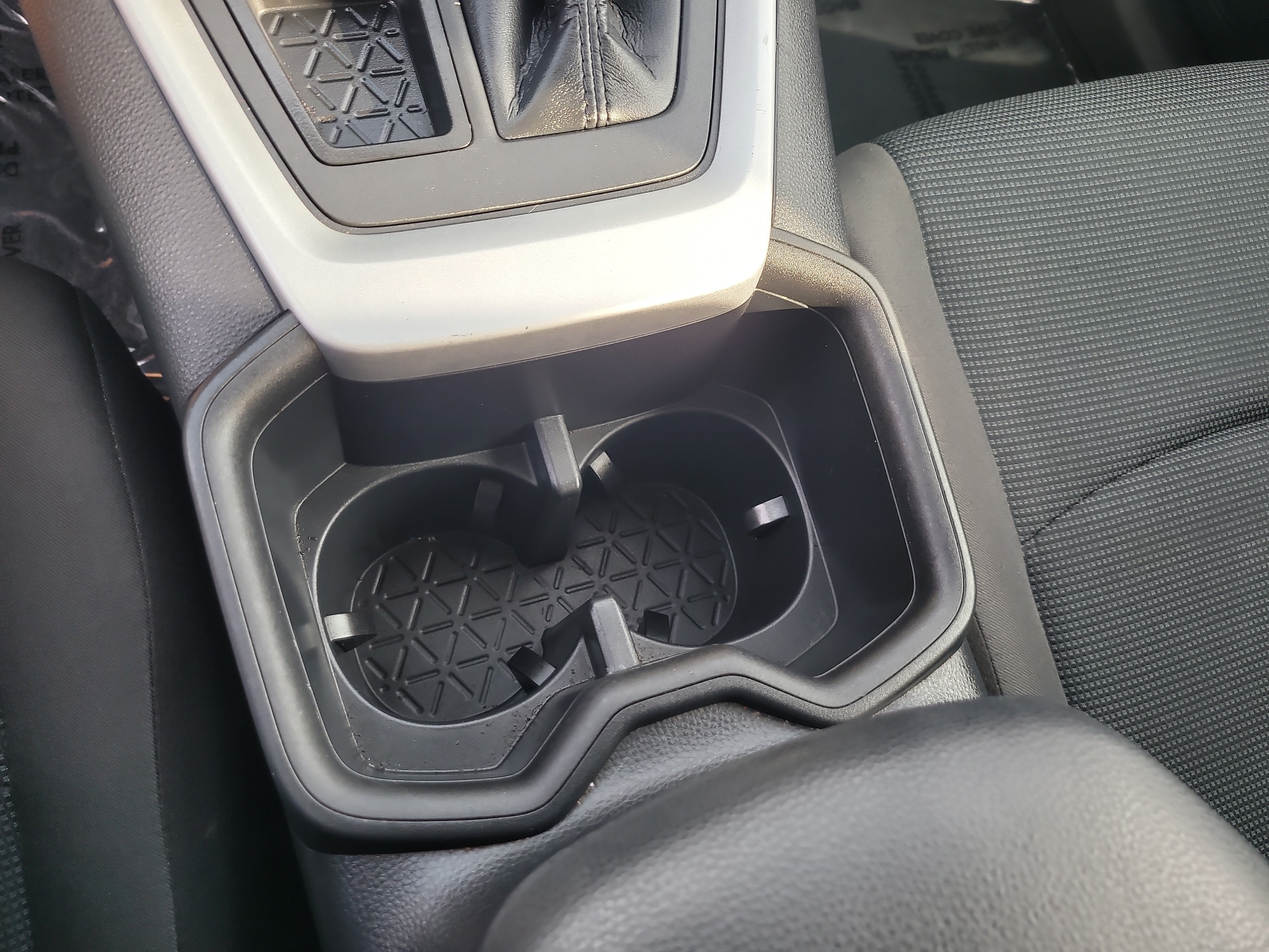 Used 2022 Toyota RAV4 LE FWD image 25