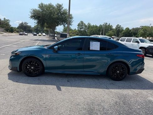 Used 2025 Toyota Camry SE w/ Convenience Package FWD image 4