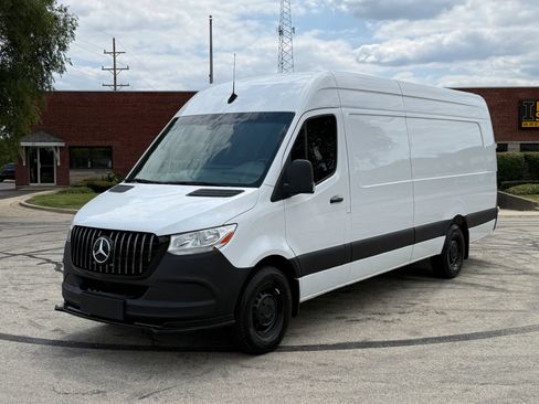 Used 2021 Mercedes-Benz Sprinter 2500 image 3