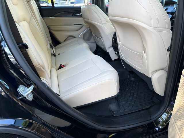 Used 2023 Jeep Grand Cherokee Limited AWD/4WD image 15