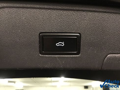 Used 2021 Volkswagen Atlas Cross Sport SE image 13