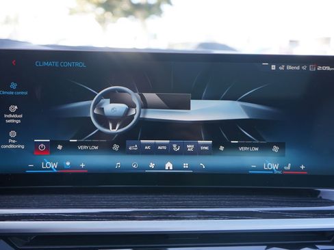 Used 2025 BMW X5 M60i image 18