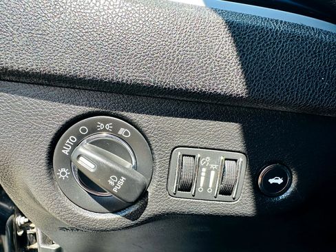 Used 2019 Chrysler 300 S image 22