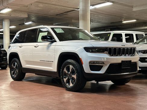 Used 2022 Jeep Grand Cherokee Limited 4xe image 7