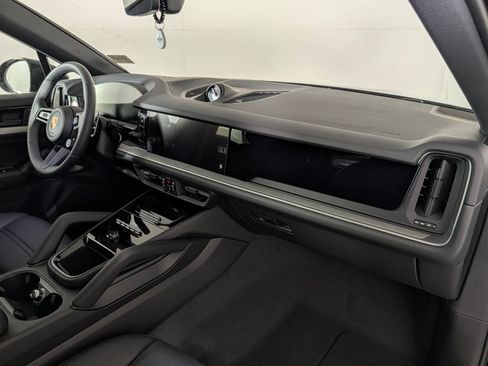New 2026 Porsche Cayenne Coupe AWD/4WD image 19