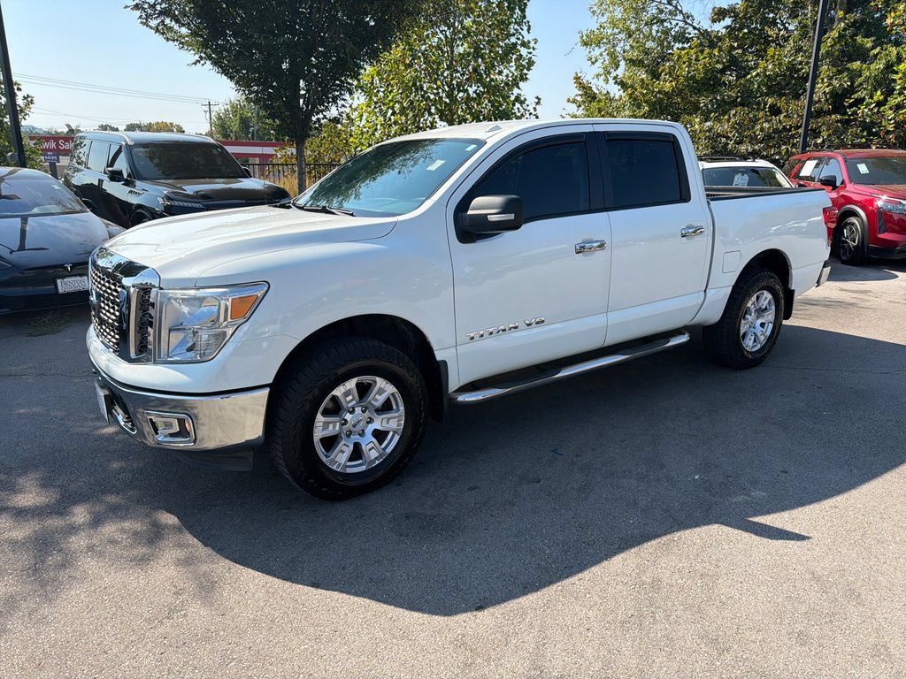 Used 2018 Nissan Titan SV AWD/4WD image 3
