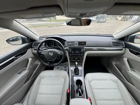 Used 2017 Volkswagen Passat 1.8T SE FWD image 17