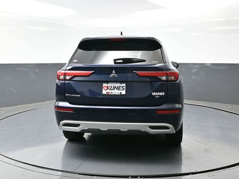 Used 2024 Mitsubishi Outlander SE image 13