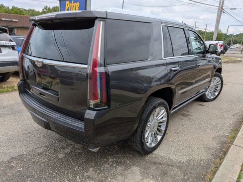Used 2017 Cadillac Escalade Platinum AWD/4WD image 5