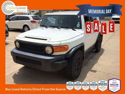 Used 2011 Toyota FJ Cruiser 2WD w/ Upgrade Pkg image 1