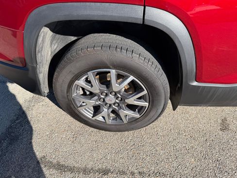 Certified 2023 GMC Acadia SLT FWD image 11