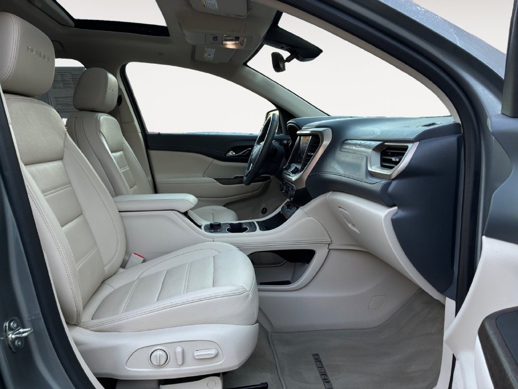 Used 2023 GMC Acadia Denali w/ Denali Technology Package FWD image 15