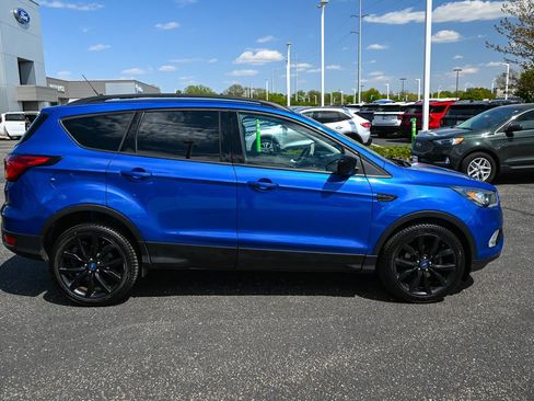 Used 2019 Ford Escape SE FWD image 3