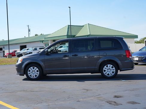 Used 2020 Dodge Grand Caravan SE w/ UConnect Hands-Free Group FWD image 6