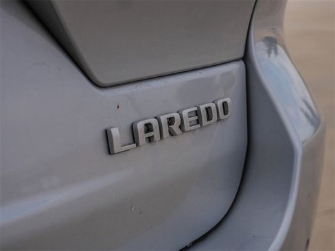 Used 2025 Jeep Grand Cherokee Laredo w/ Luxury Tech Group I image 10