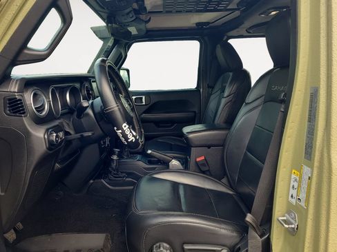 Used 2018 Jeep Wrangler Unlimited Sahara AWD/4WD image 9