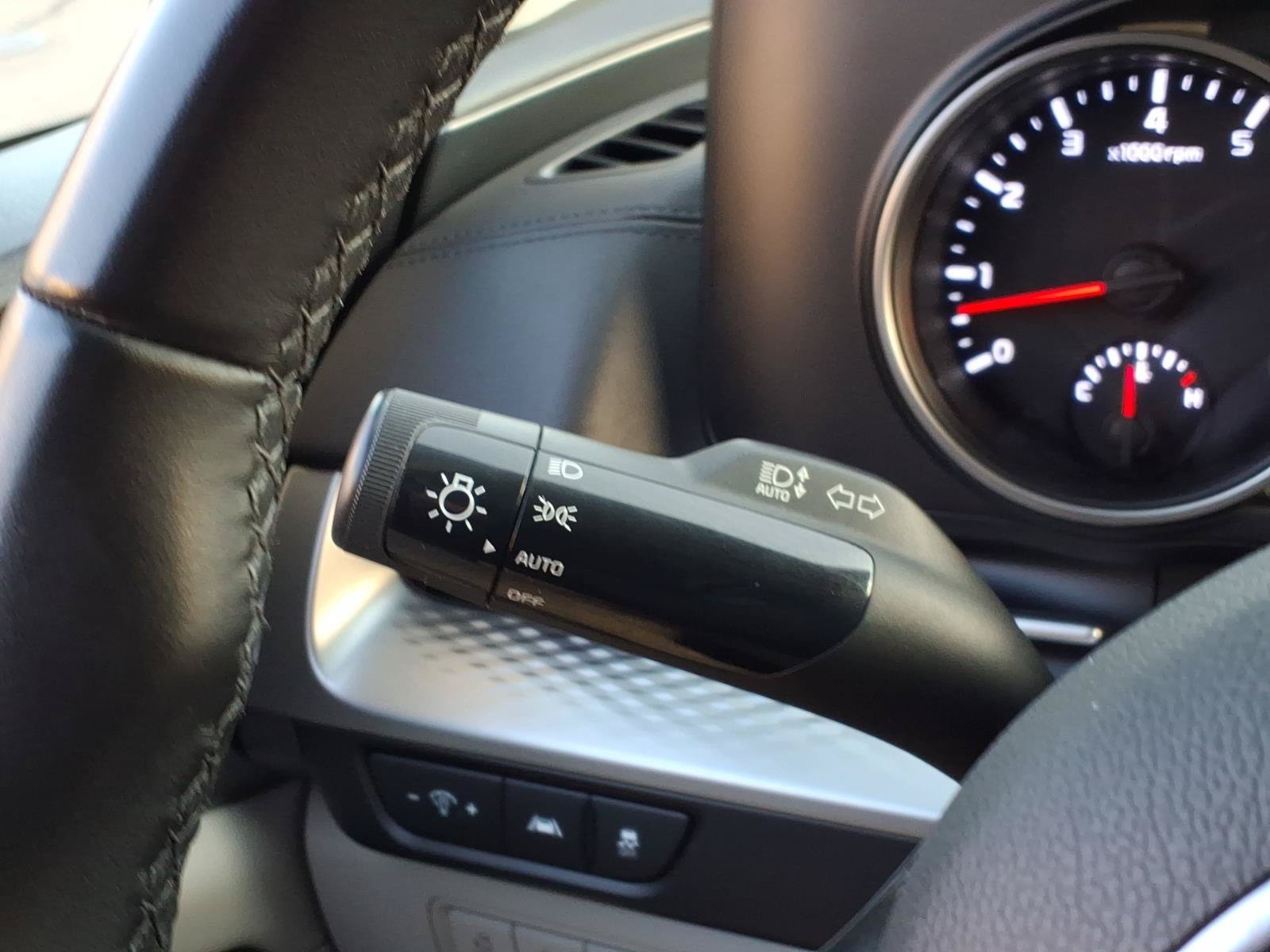 Used 2024 Kia Carnival LX FWD image 28