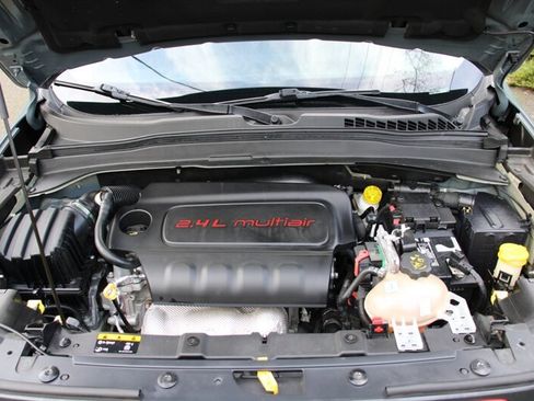 Used 2017 Jeep Renegade Trailhawk image 18