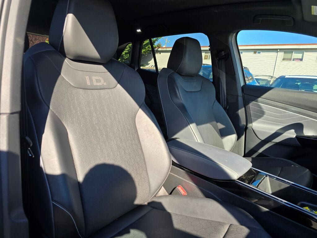 Used 2023 Volkswagen ID.4 Pro S AWD/4WD image 9