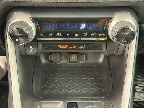 Used 2021 Toyota RAV4 XLE w/ Carpet Mat Package (TMS) AWD/4WD image 35