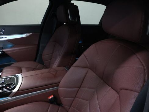 Used 2025 BMW 760i xDrive w/ Executive Package image 78