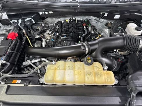 Used 2021 Ford Expedition XLT AWD/4WD image 9